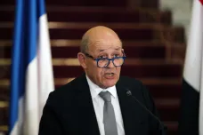 S gumovou maskou francouzského ministra vylákali přes miliardu korun. Naletěl i turecký byznysmen
