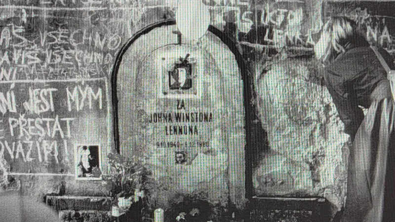 Lennonův pomníček v březnu 1981