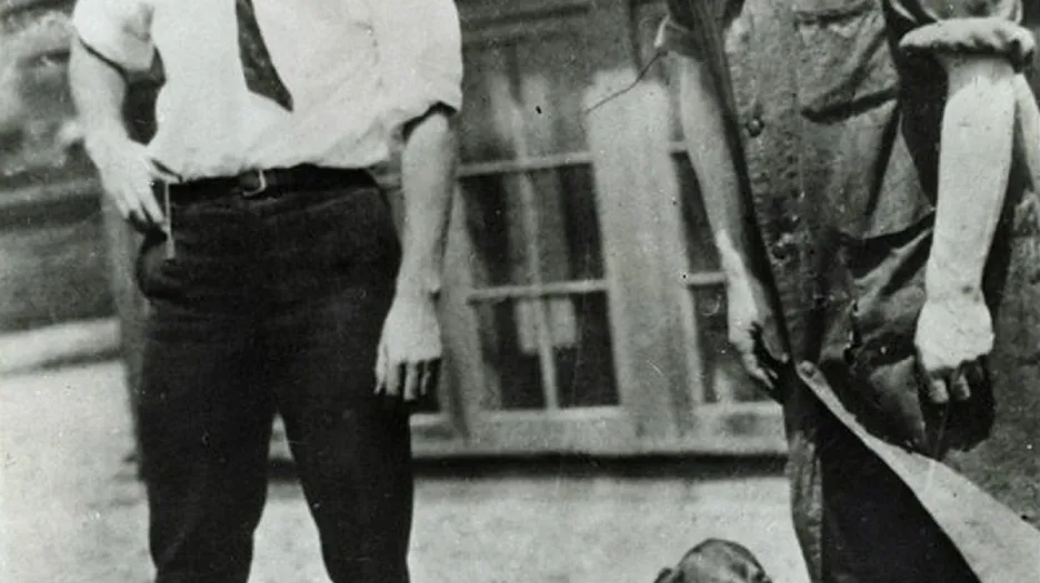 Dr. Charles Best (nalevo) a Sir Frederick Banting (vpravo)