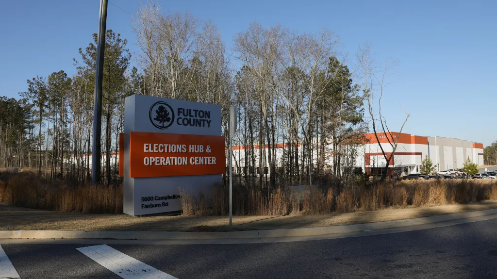 Volební středisko v americkém státě Georgia, které prohledala FBI