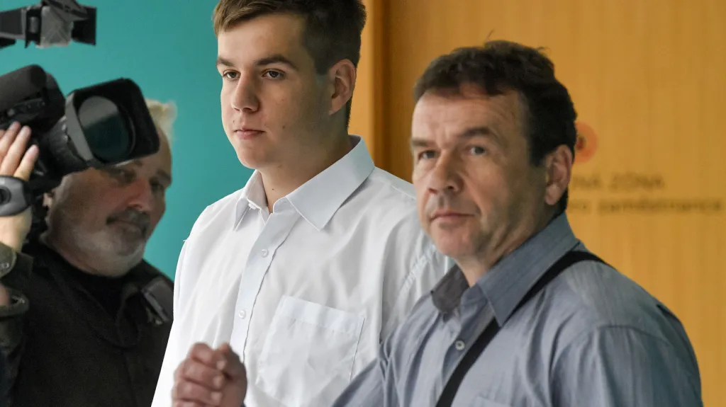 Jeden z obžalovaných Štěpán Černín (uprostřed)