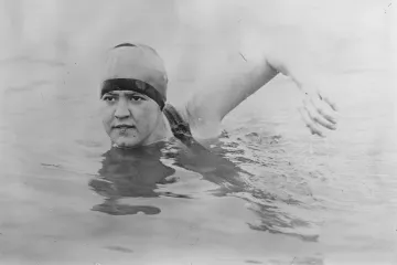 Vteřina dějepisu: Kam 6. srpna 1926 donesly vlny svou královnu?