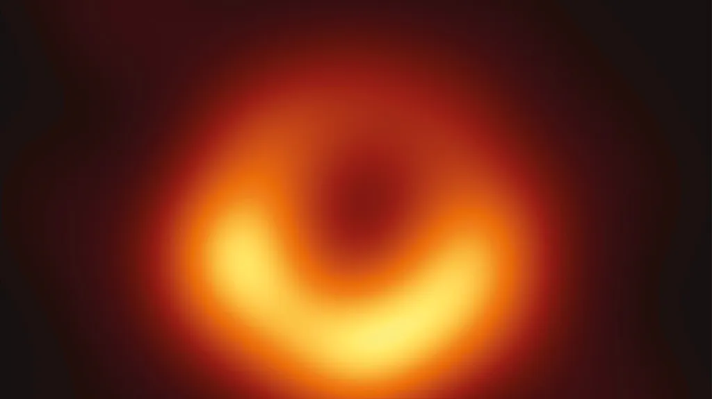 První snímek černé díry