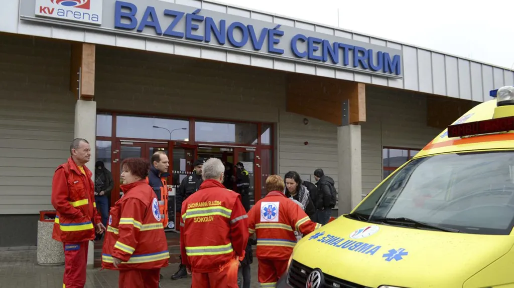 V bazénovém centru unikl chlor