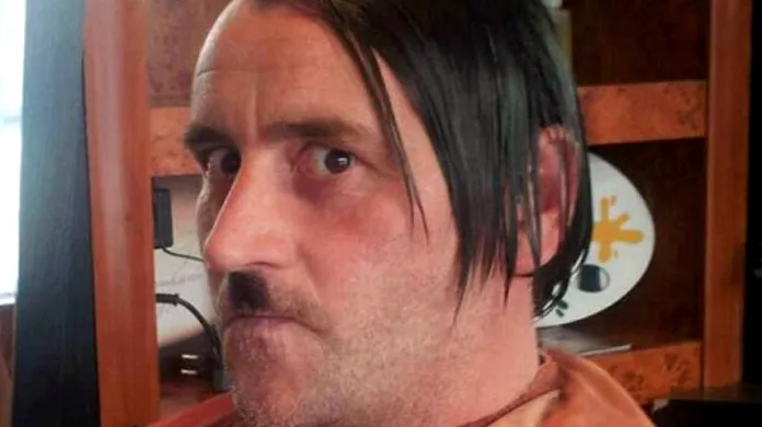 Lutz Bachmann jako Adolf Hitler
