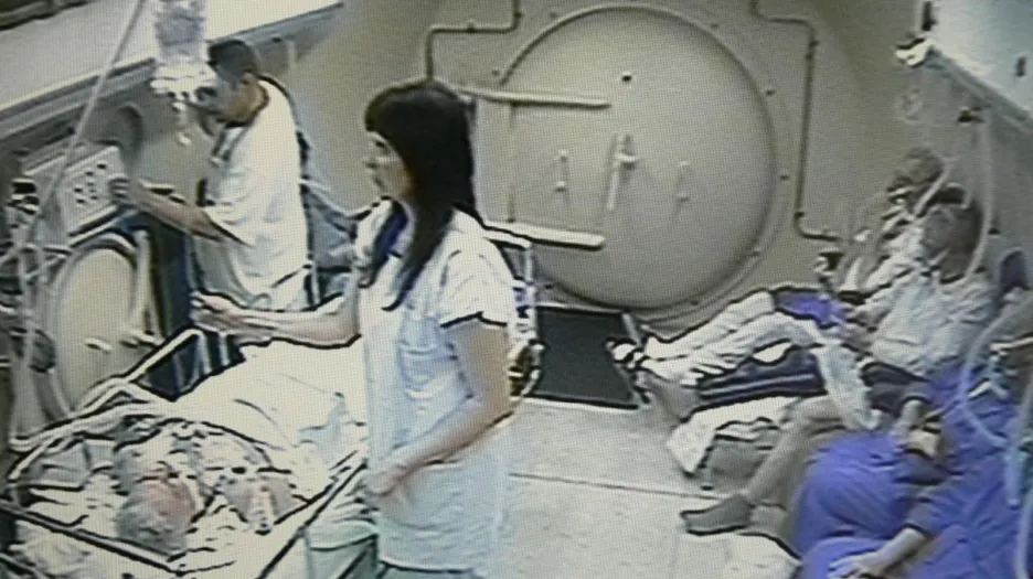 Hyperbarická komora v Ostravě (záběr z provozní kamery)