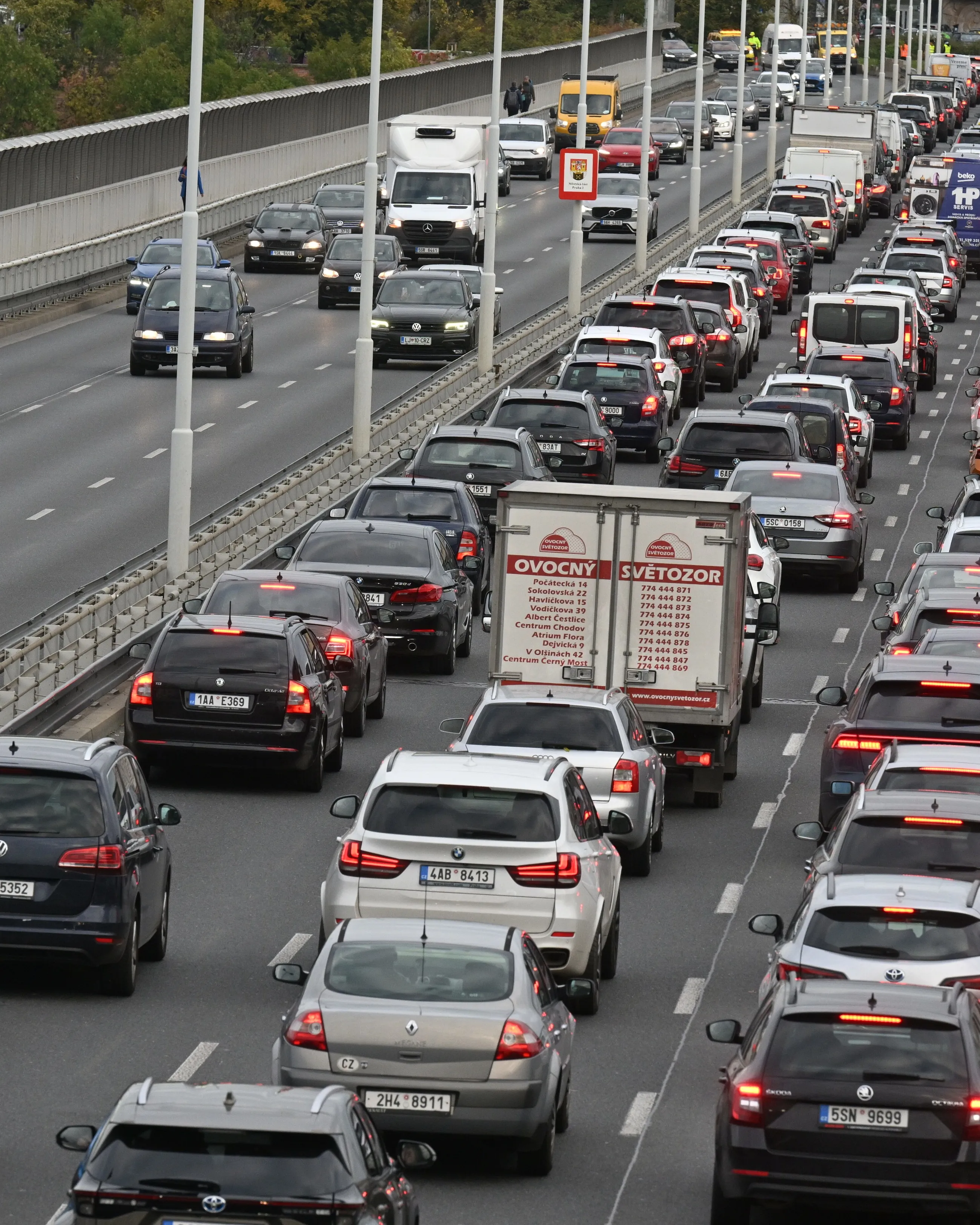 Řidiče v Praze čekají další omezení