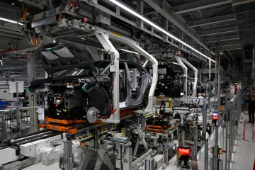 Škodě Auto se loni propadl provozní zisk, celému koncernu Volkswagen stoupl