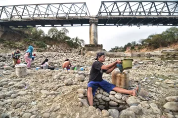 Koryta bez vody. Nadměrná spotřeba může způsobit, že významná část řek do půlky století vyschne