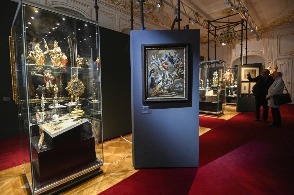 Ke kultu svaté Ludmily podle Stehlíkové odkazuje právě Týnský chrám, kde stávala kaple svaté Ludmily, zbořená během asanace Prahy. Štěpánka si, už jako vdova, odvezla relikviář do Uher a odkázala ho benediktinskému opatství v Pannonhalmě, které ho do Prahy zapůjčilo