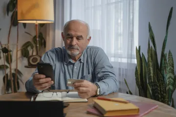 Důchodci zůstanou bez státního příspěvku k penzijnímu spoření, rozhodl ÚS