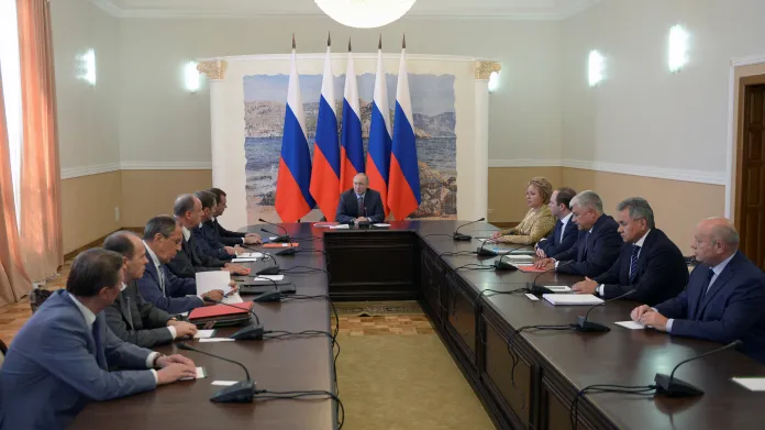 Putin předsedá bezpečnostní radě na Krymu
