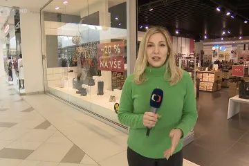 Černý pátek přilákal lidi do obchodů. Není ale sleva jako sleva