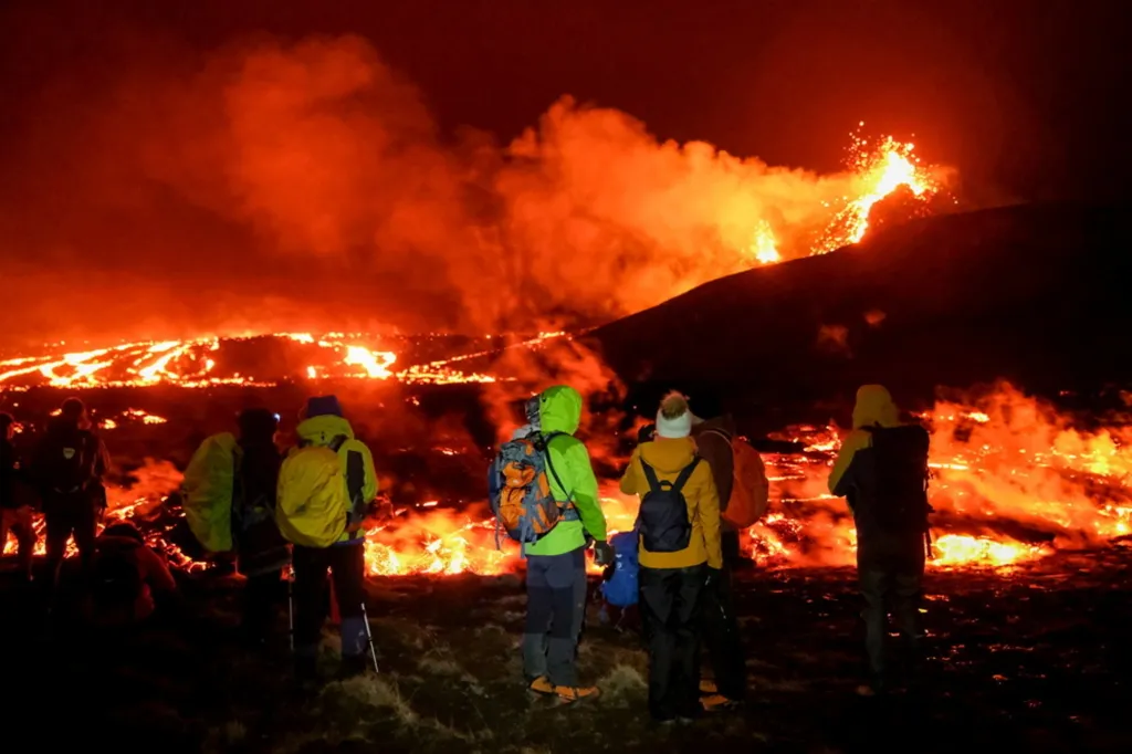 Otázkou zůstává, do jaké míry bude moci Island využít erupce sopky k oživení turistického ruchu, který byl postižen pandemií nemoci covid-19