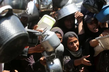 Humanitární krize v Gaze je stále horší, říká Wyn Haniaková z Lékařů bez hranic