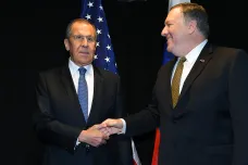 Ukvapené vojenské řešení nechtějí ani USA, naznačil Lavrov po jednání s Pompeem o Venezuele
