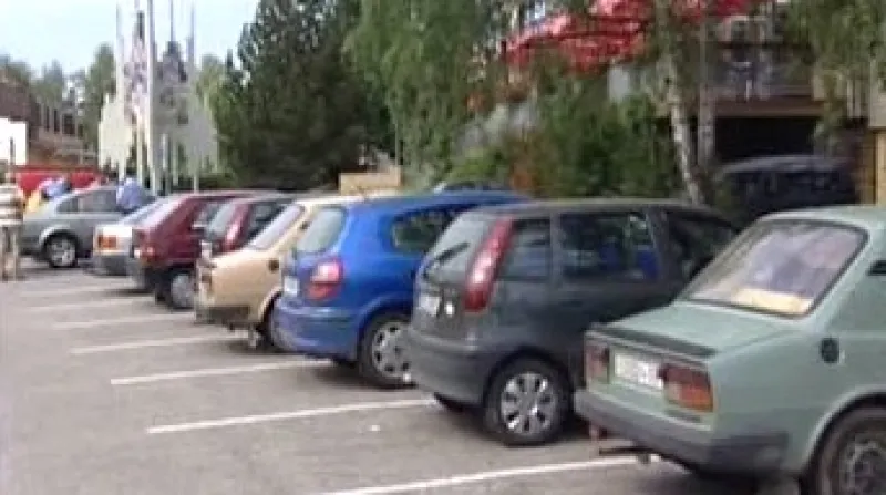 Přeplněné parkoviště