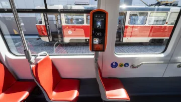 Zahájení zkušebního provozu nové tramvaje Škoda 52T
