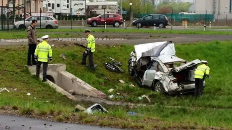Ve Vestci u Prahy spadlo auto do nádrže, tři lidé zemřeli