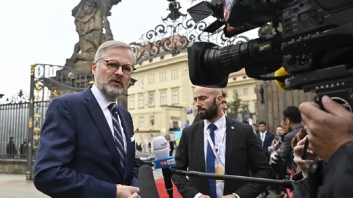 Premiér Petr Fiala po příjezdu na neformální summit Evropské rady na Pražském hradě