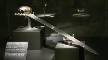 Údajný meč Jana Žižky na výstavě v Betlémské kapli