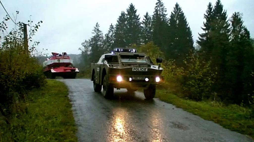 Pyrotechnici u muničního skladu ve Vrběticích