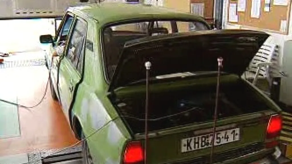 Auto na technické kontrole
