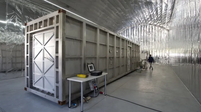 Speciálně vybavená kontejnerová laboratoř pro zkoumání a analýzu podezřelých chemických, biologických a radiačních látek