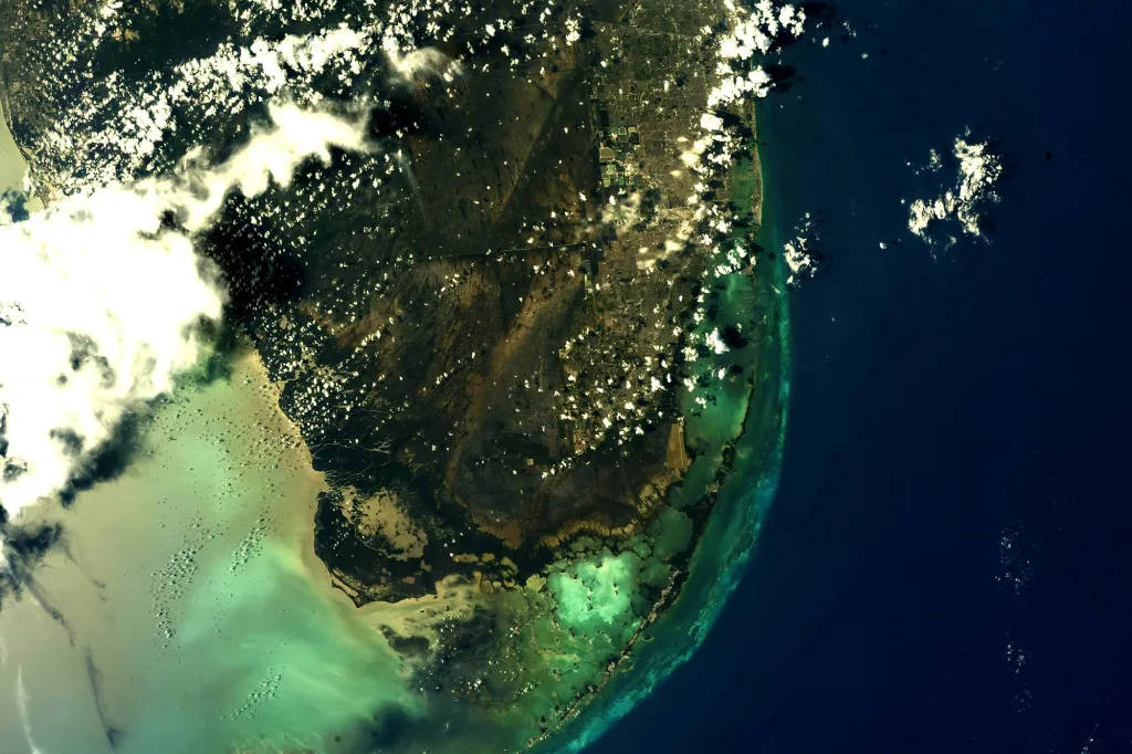 Kosmonaut NASA Ricky Arnold vytvořil tuto fotografii národního parku Everglades na palubě Mezinárodní vesmírné stanice ISS.