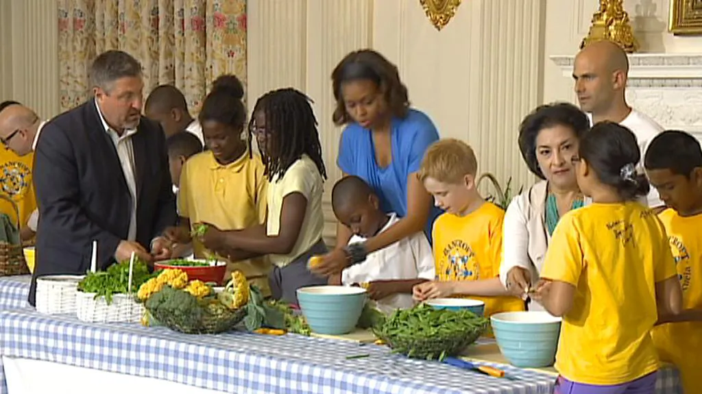 Děti v Bílém domě si s Michelle Obamovou pochutnávali na zdravé stravě