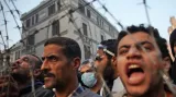 Na Tahríru tůstávají desetitisíce Egypťanů