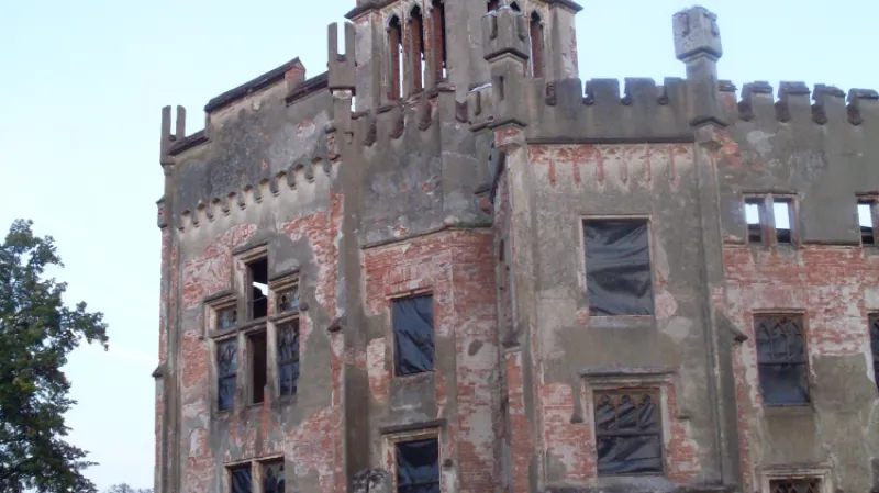 Zámek Český Rudolec teprve na záchranu čeká