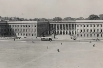 Polská vláda chce obnovit Saský palác zničený nacisty. Radši bojujme se smogem, bouří se radnice
