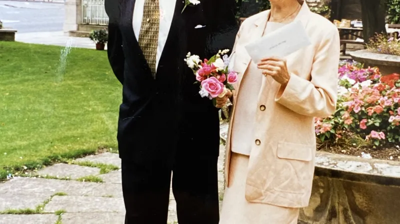 Svatba Ireny Sedlecké s Frantou Bělským. Pomáhal jí po příchodu do Anglie tím, že ji přivedl do Královské společnosti sochařů. Společně vdechli nový život Společnosti portrétních sochařů