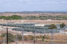Trump plánuje poslat stovky Evropanů na Guantánamo, píše WP