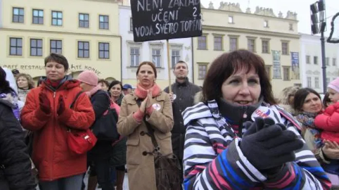 Češi demonstrují svou nespokojenost s vládními úsporami