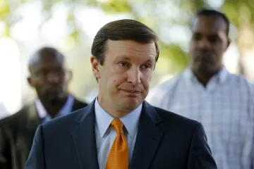 Senátor kvůli limitům zbraní odstartoval obstrukce. V kongresu řečnil 15 hodin