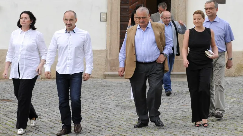 Jednání K9 o postu předsedy sněmovny