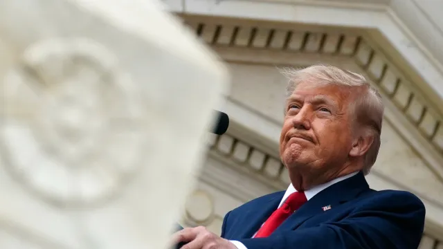 Trump si myslí, že je Bůh, říká historik Snyder