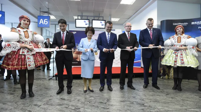 Slavnostní zahájení provozu přímé linky Praha–Peking na letišti Václava Havla
