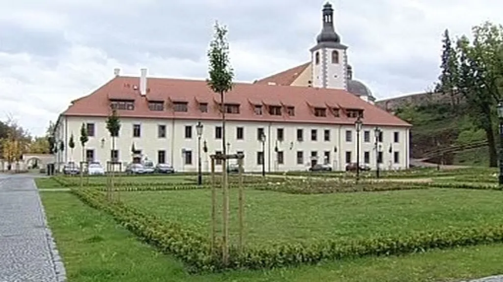 Piaristický klášter v Ostrově na Karlovarsku