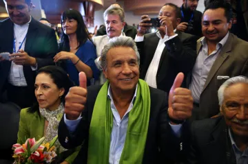 Assange si může oddychnout, ekvádorským prezidentem bude socialista Moreno