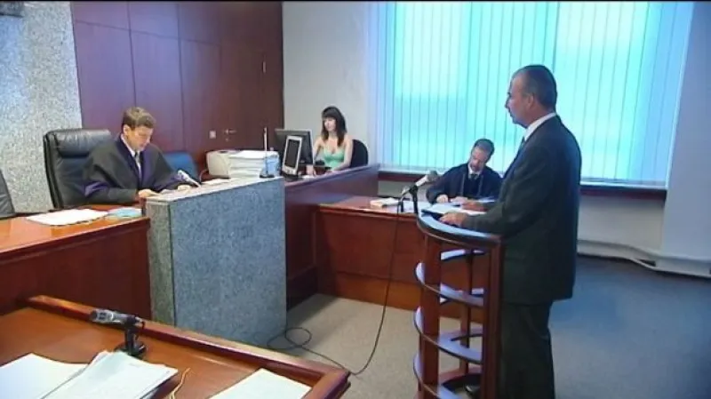 Obžalovaný soudce z Brna před soudem ve Frýdku-Místku.