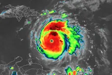 Umělá inteligence předpověděla zrádnou trasu ničivého hurikánu lépe než klasické modely