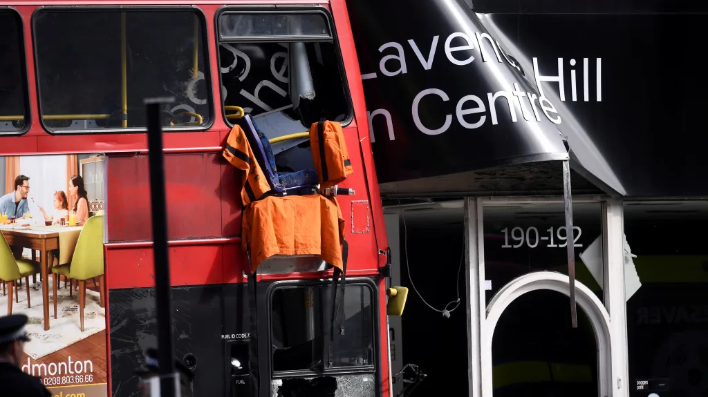 Nehoda autobusu v centru Londýna