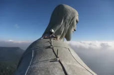 Brazilský monument potřebuje po 90 letech opravu. Technici rekonstruují rameno Krista Spasitele