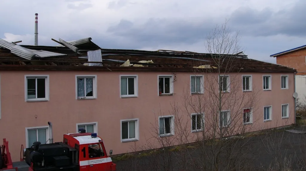 Větrem zničená střecha