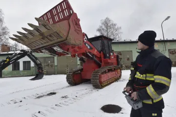 Pyrotechnici ve Vrběticích budou pracovat i příští rok. Pomáhá jim dálkově řízená technika