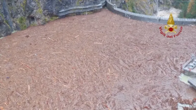 Vítr pokácel na severu Itálie tolik stromů, co lesníci za tři roky