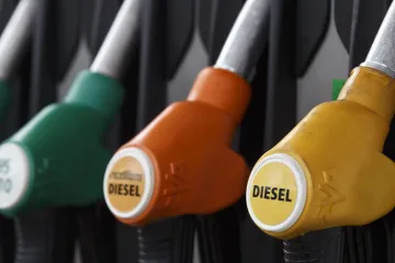 Benzin srazil za týden dalších 27 haléřů. Nafta je pod 26 korunami